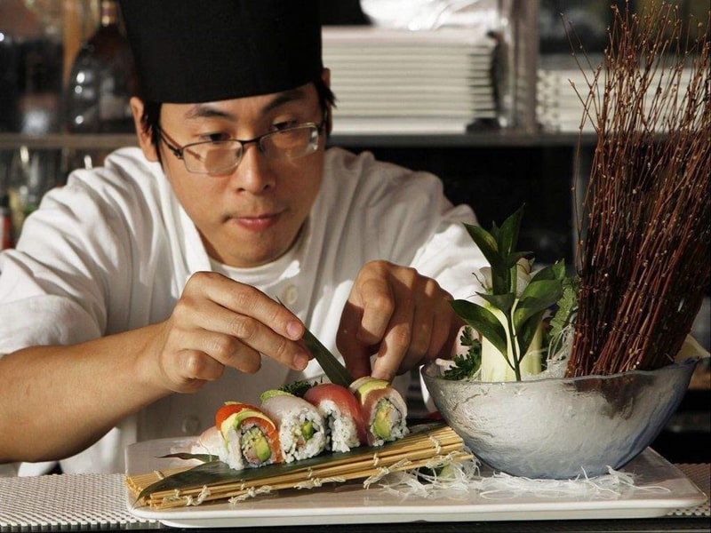 Đầu bếp Nhật tiết lộ cách thưởng thức sushi và ramen ngon đúng điệu