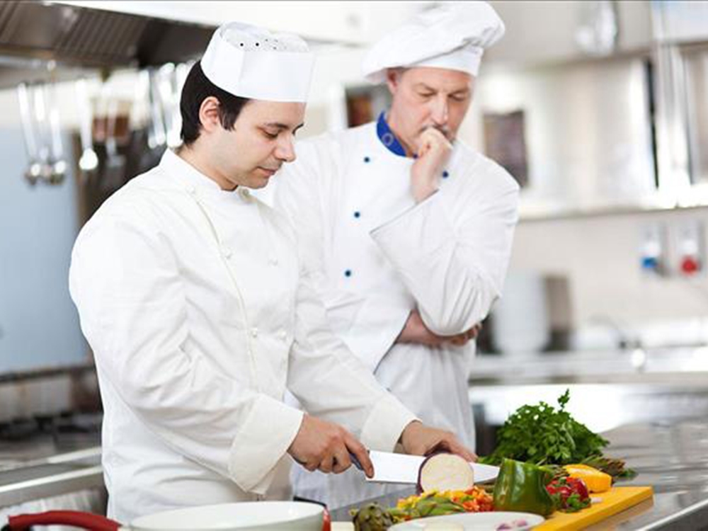 Tuyển bếp trưởng: Nhà tuyển dụng cần chú ý những điều gì?