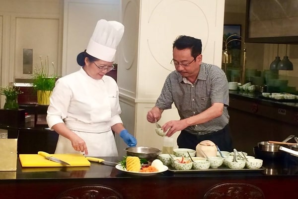 Cô Thanh Vân được mệnh danh là "Nữ đầu bếp chuyên nấu ăn cho nguyên thủ"