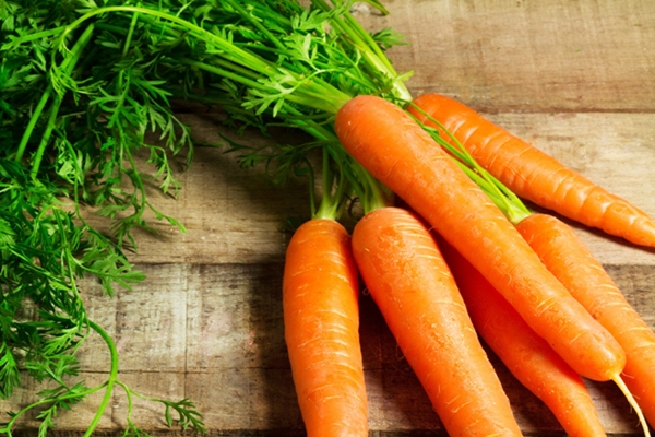 Cà rốt là 1 loại rau chứa nhiều vitamin và dưỡng chất.