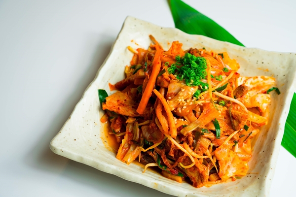 Thịt heo xào kimchi cay cực "đưa cơm" trong những ngày lạnh.