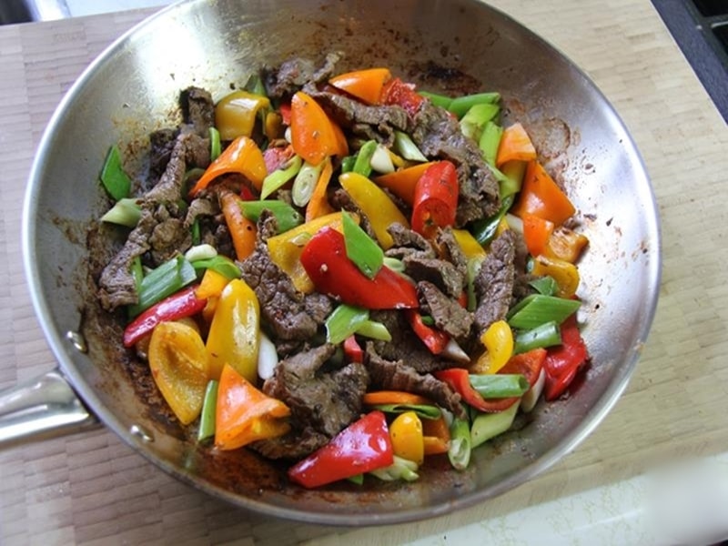 Cách xào thịt bò với ớt chuông cực đơn giản cho bữa cơm gia đình