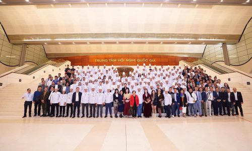 Đầu Bếp Hiện Đại: Từ Người Thợ Nấu Ăn Đến Nhà Quản Trị Và Nghệ Sĩ Ẩm Thực